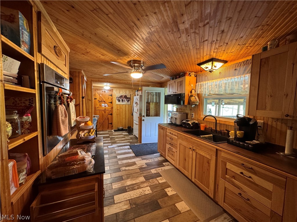 7054 Scio Road SW Carrollton OH 44615