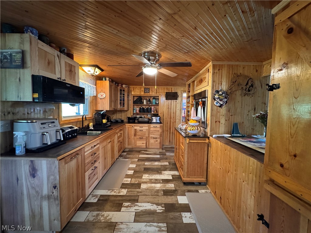 7054 Scio Road SW Carrollton OH 44615