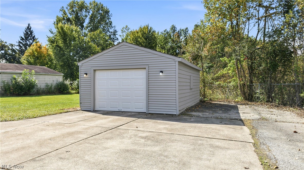 1647 Southern Boulevard NW Warren OH 44485