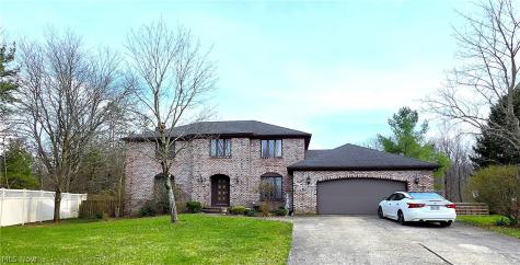 325 Brookshire Oval Hinckley OH 44233