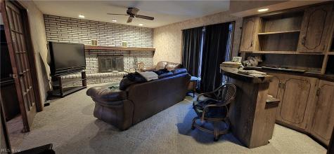 325 Brookshire Oval Hinckley OH 44233