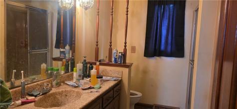 325 Brookshire Oval Hinckley OH 44233
