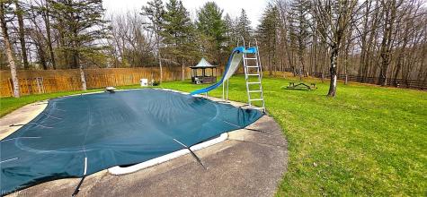 325 Brookshire Oval Hinckley OH 44233
