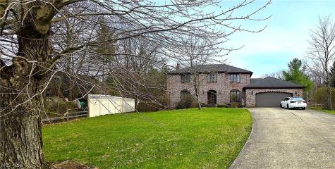 325 Brookshire Oval Hinckley OH 44233