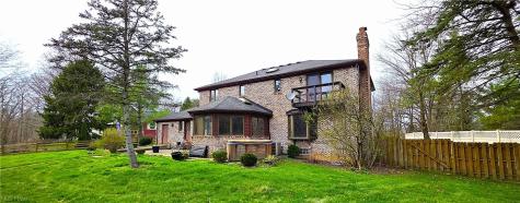 325 Brookshire Oval Hinckley OH 44233