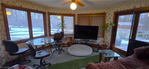 325 Brookshire Oval Hinckley OH 44233