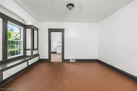 6704 Owosso Avenue Cleveland OH 44105