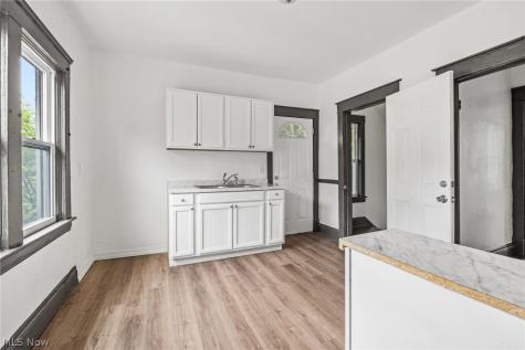 6704 Owosso Avenue Cleveland OH 44105