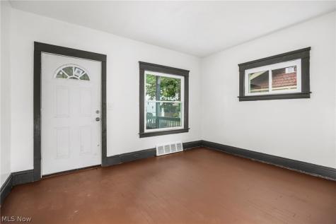6704 Owosso Avenue Cleveland OH 44105
