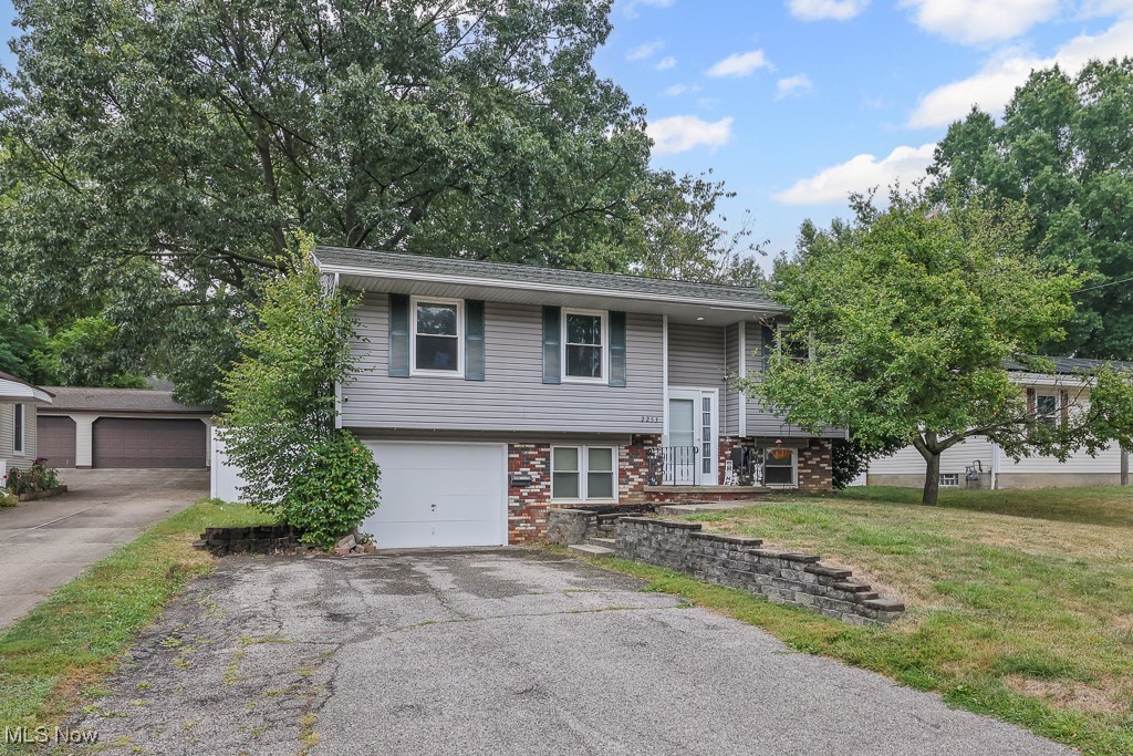 2253 Tyro Avenue Akron OH 44305