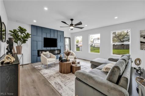 15321 Longvale Maple Heights OH 44137