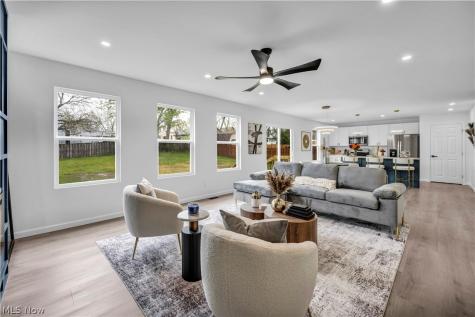 15321 Longvale Maple Heights OH 44137