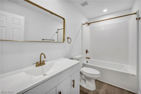 15321 Longvale Maple Heights OH 44137