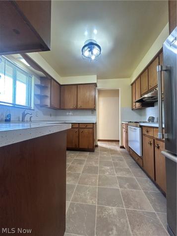1563 E 196th Street Euclid OH 44117