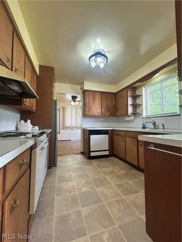 1563 E 196th Street Euclid OH 44117
