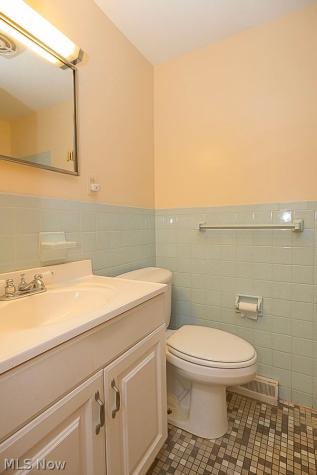 468 High Street Elyria OH 44035
