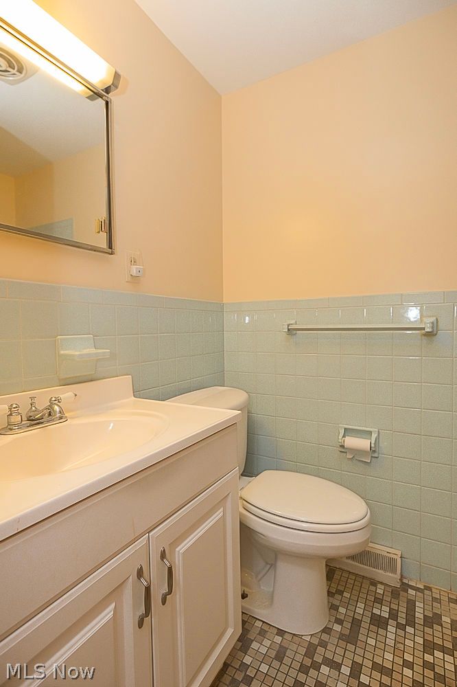 468 High Street Elyria OH 44035