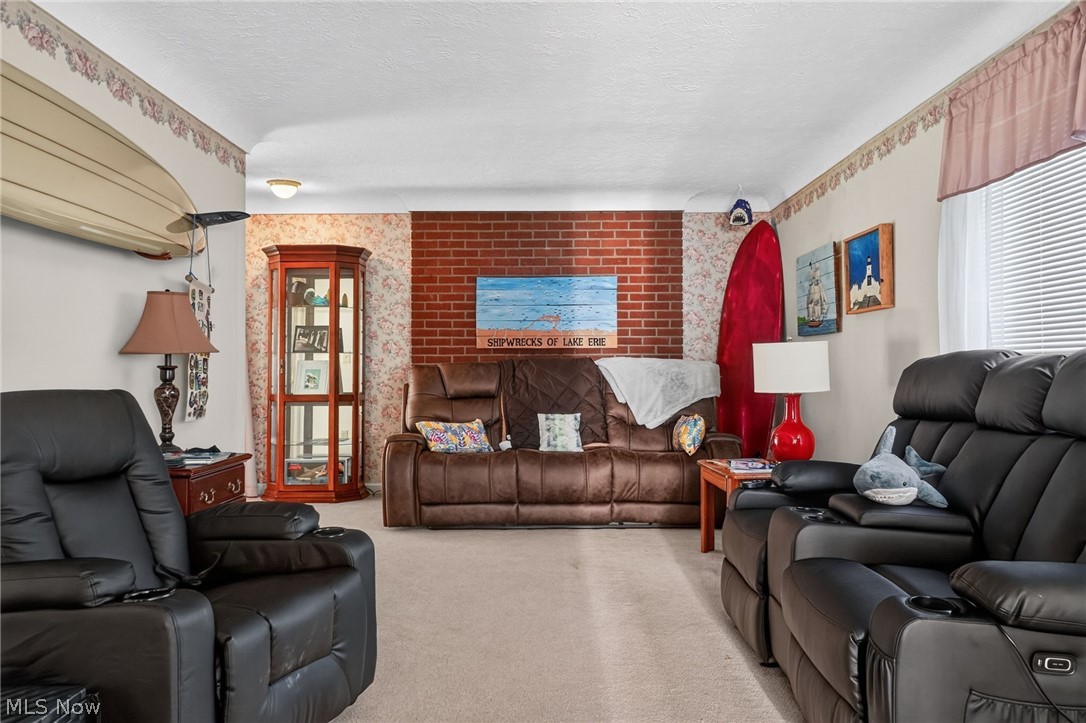2825 E Center Street Conneaut OH 44030