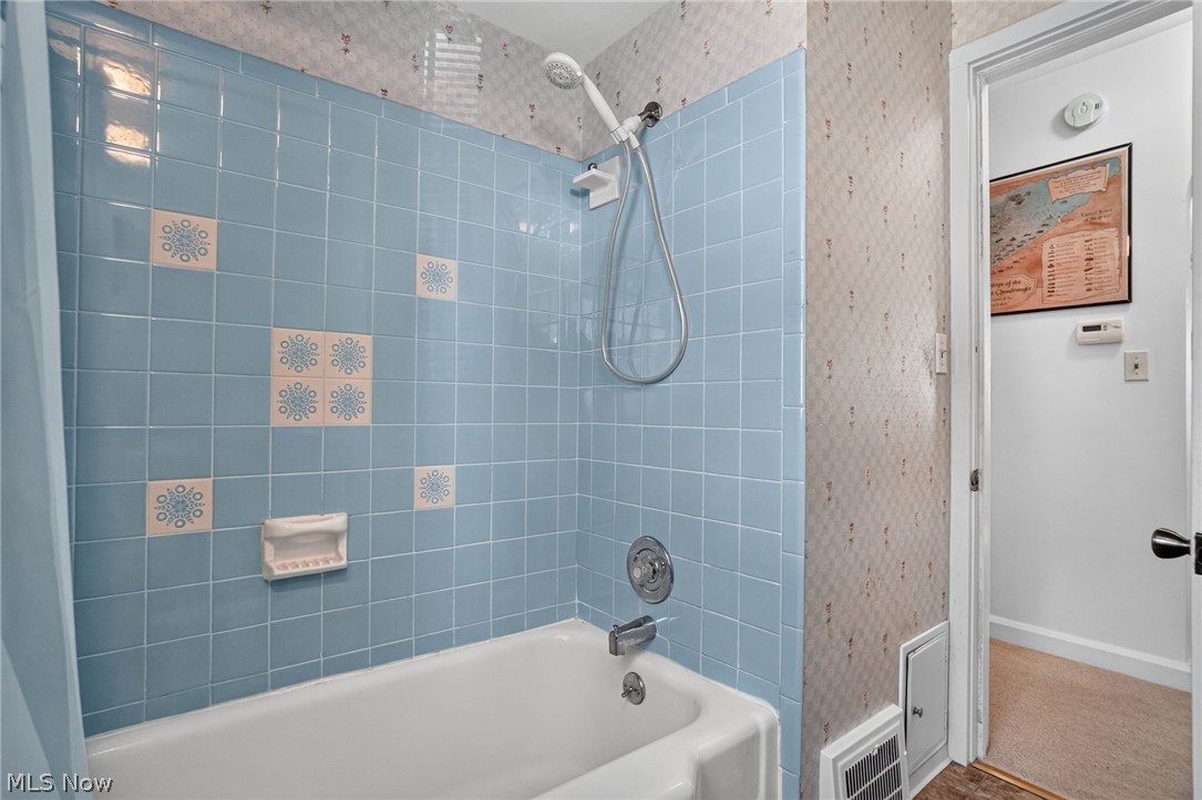 2825 E Center Street Conneaut OH 44030