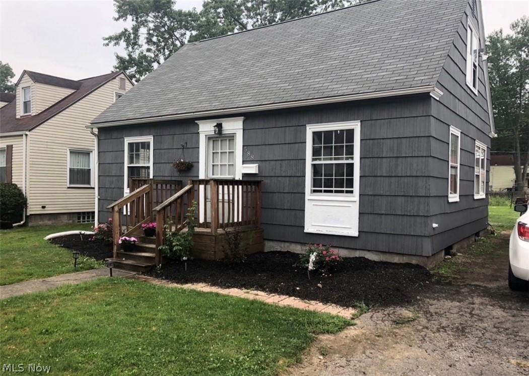 588 Adelaide Avenue SE Warren OH 44483