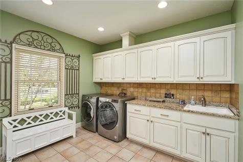 662 Heatherleigh Drive Akron OH 44333