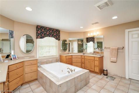 662 Heatherleigh Drive Akron OH 44333