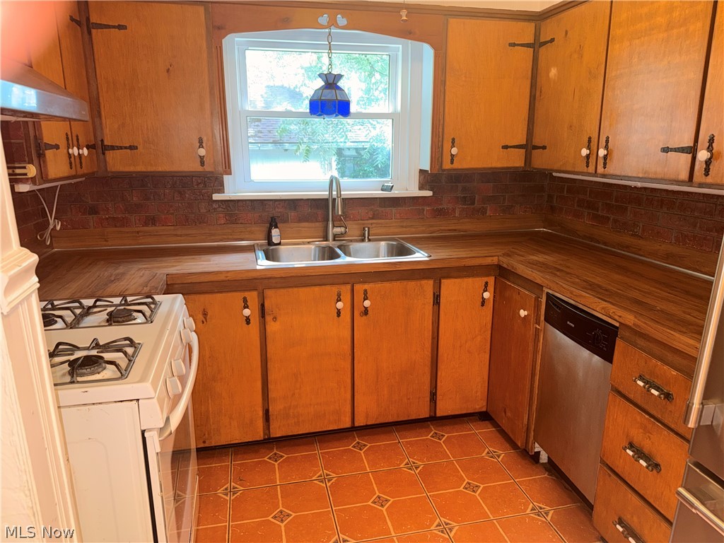 3370 W 136th Street Cleveland OH 44111