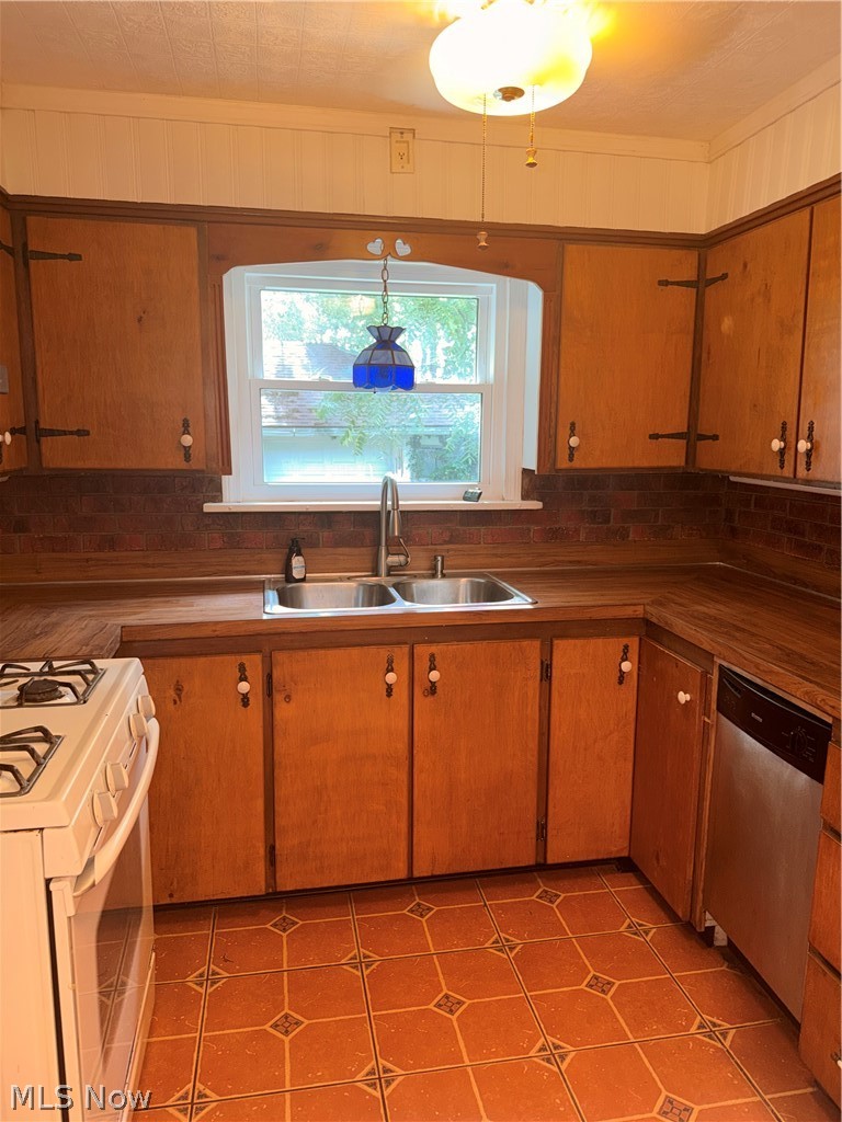3370 W 136th Street Cleveland OH 44111