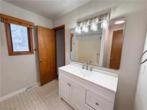 20710 Miller Avenue Cleveland OH 44119