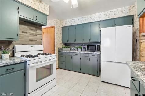 15186 Drake Road Strongsville OH 44136
