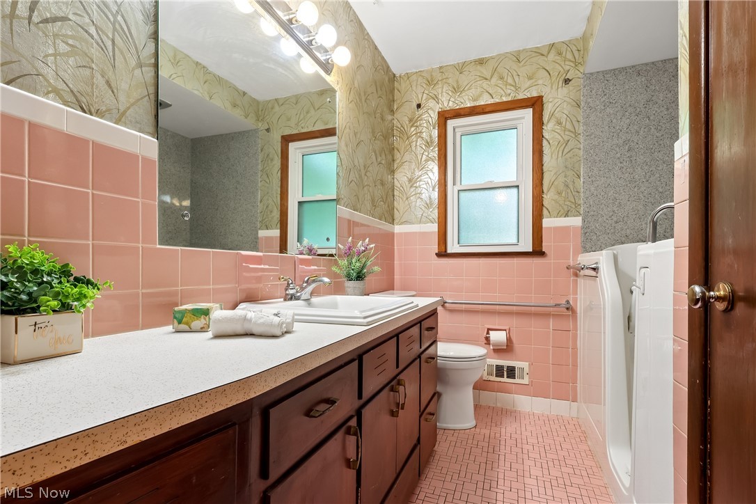 15186 Drake Road Strongsville OH 44136