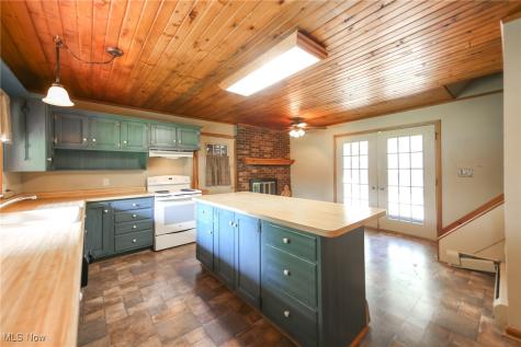 18000 W Western Reserve Road North Benton OH 44449