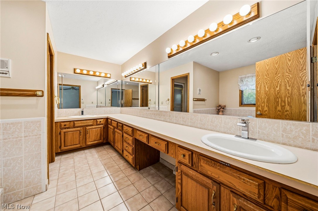 2898 Oakwood Drive Willoughby Hills OH 44094