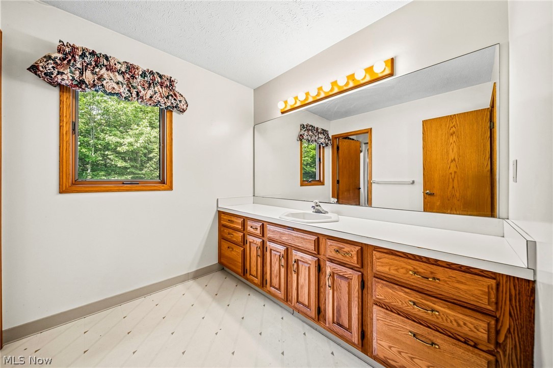 2898 Oakwood Drive Willoughby Hills OH 44094