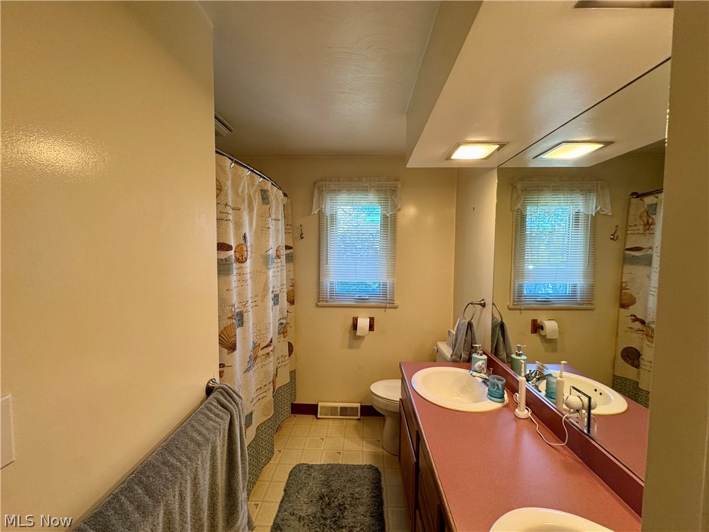 1648 Highland Lane Ashtabula OH 44004