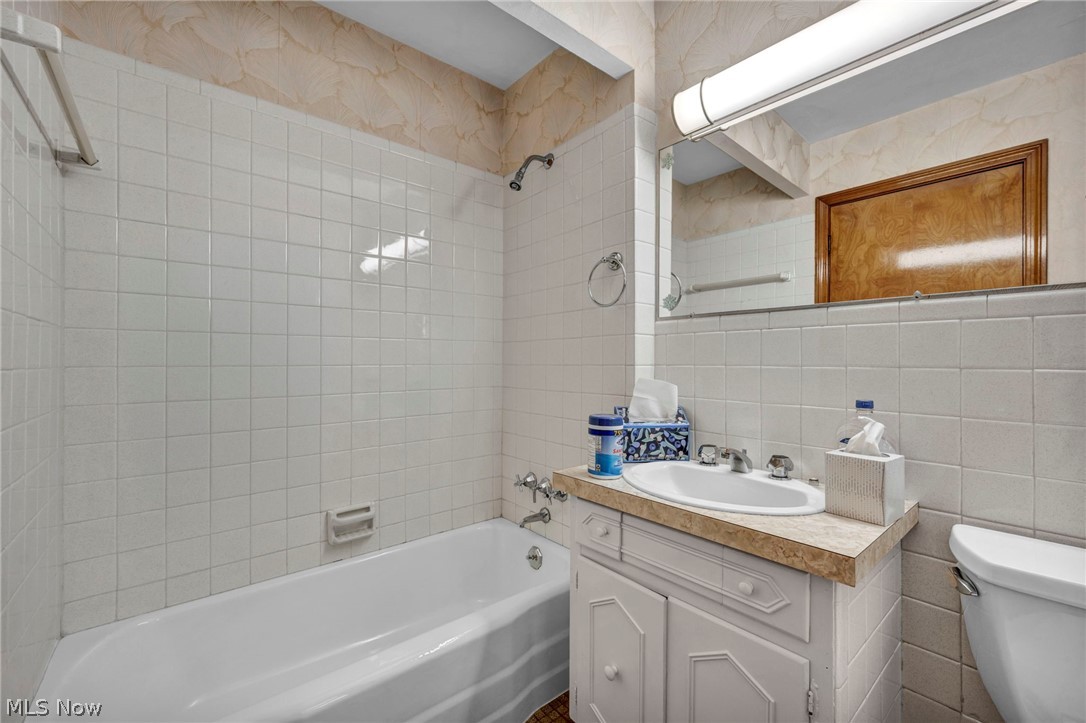 1030 Hillsdale Avenue Lorain OH 44052