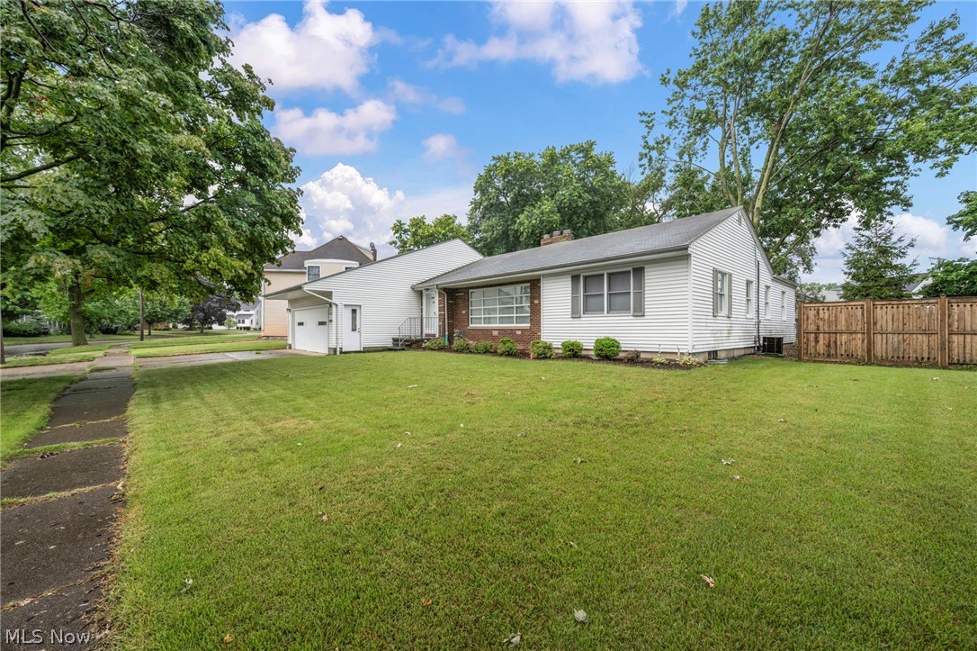 1030 Hillsdale Avenue Lorain OH 44052