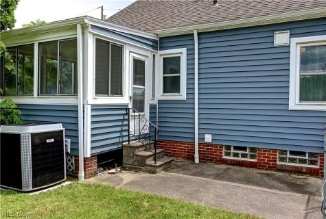 5708 Stickney Avenue Cleveland OH 44144