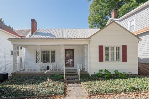 415 Fourth Square Marietta OH 45750