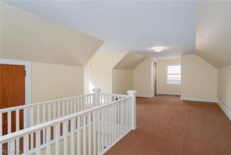 415 Fourth Square Marietta OH 45750