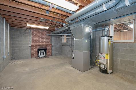 415 Fourth Square Marietta OH 45750
