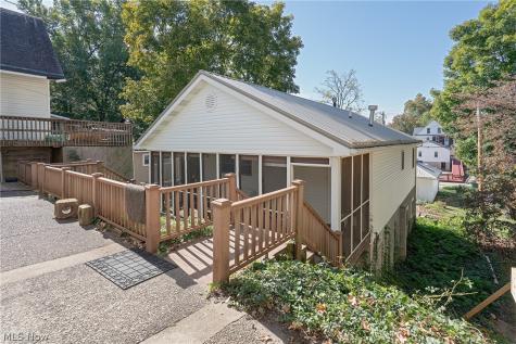 415 Fourth Square Marietta OH 45750