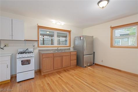 415 Fourth Square Marietta OH 45750