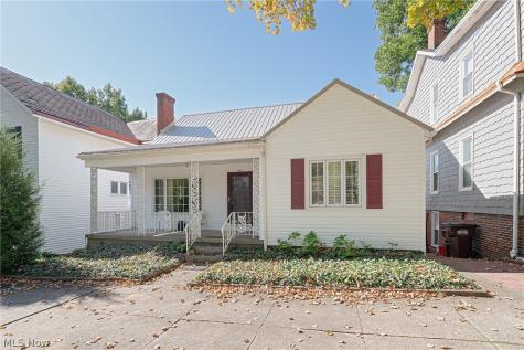 415 Fourth Square Marietta OH 45750