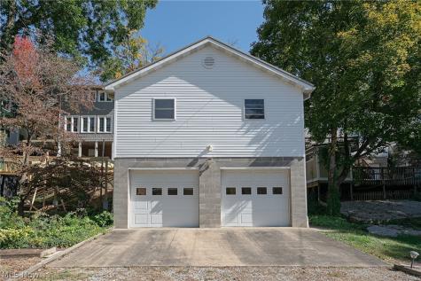 415 Fourth Square Marietta OH 45750