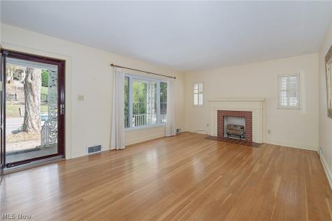 415 Fourth Square Marietta OH 45750
