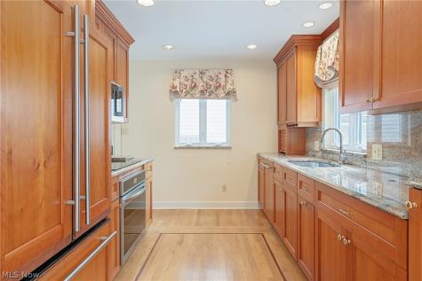 415 Fourth Square Marietta OH 45750