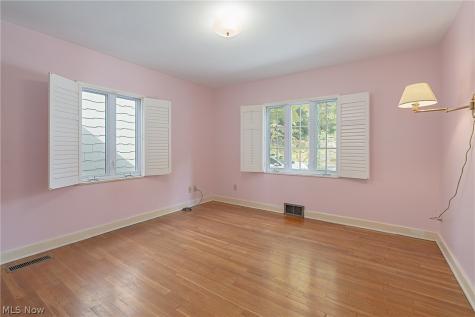 415 Fourth Square Marietta OH 45750