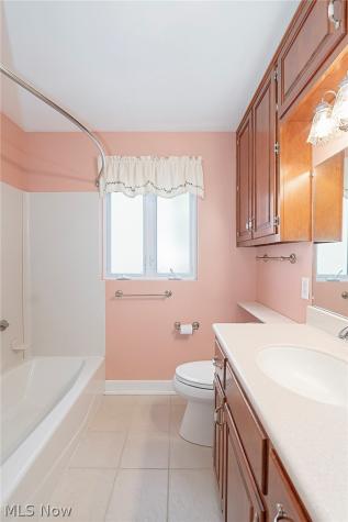 415 Fourth Square Marietta OH 45750