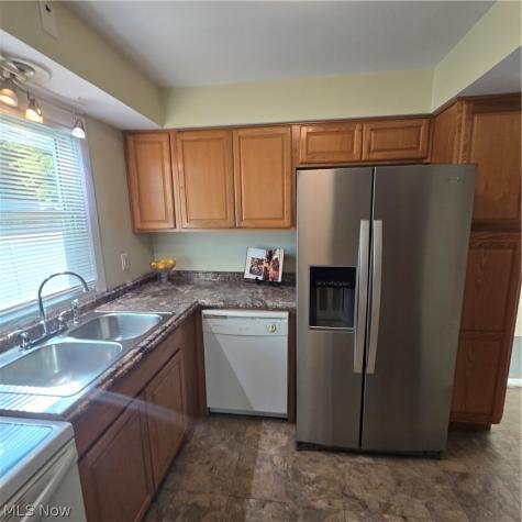 42108 Emerson Court Elyria OH 44035